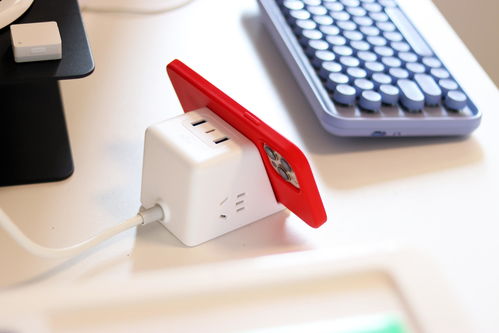 aigo小魔方充電插座 20W PD快充與無線充電的桌面神器